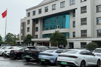 政府大院停满比亚迪，公务员购车释放国产汽车崛起信号